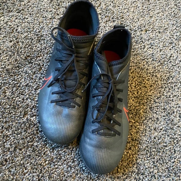 Nike youth soccer cleats with easy on/off stretch - Picture 4 of 4